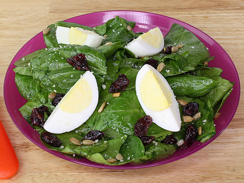 Spinach Salad With Raspberry Vinaigrette Dressing